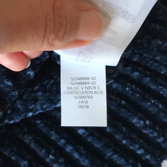 Gap women’s constellation blue v neck sweater size xs - Picture 3 of 12